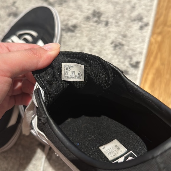 Vans - Picture 5 of 5